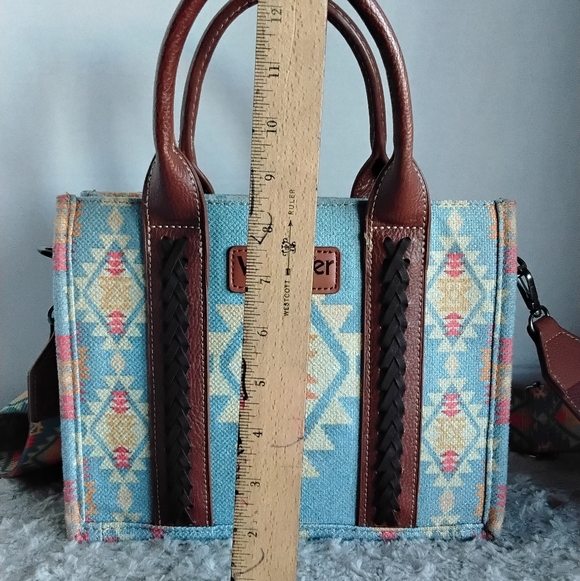 Wrangler Southwestern Pattern Bag With Adjustable Strap And Handles SUPER CLEAN - Picture 9 of 9